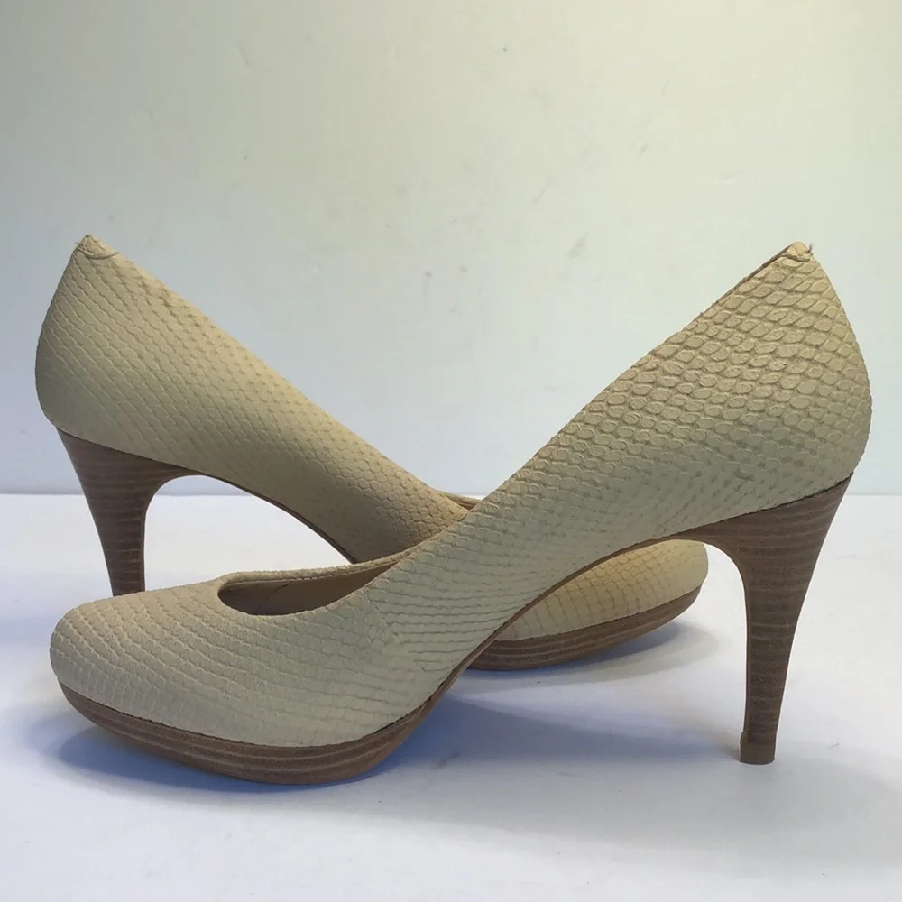 Vince Camuto Cream Zella Textured Almond Toe Platforrm Leather Heels size 9.5M